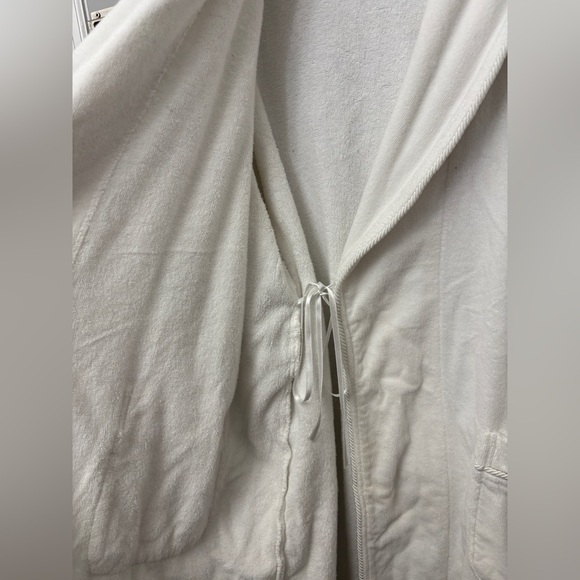 Luxurious White 100% Cotton Women's Plush Robe - Picture 3 of 6